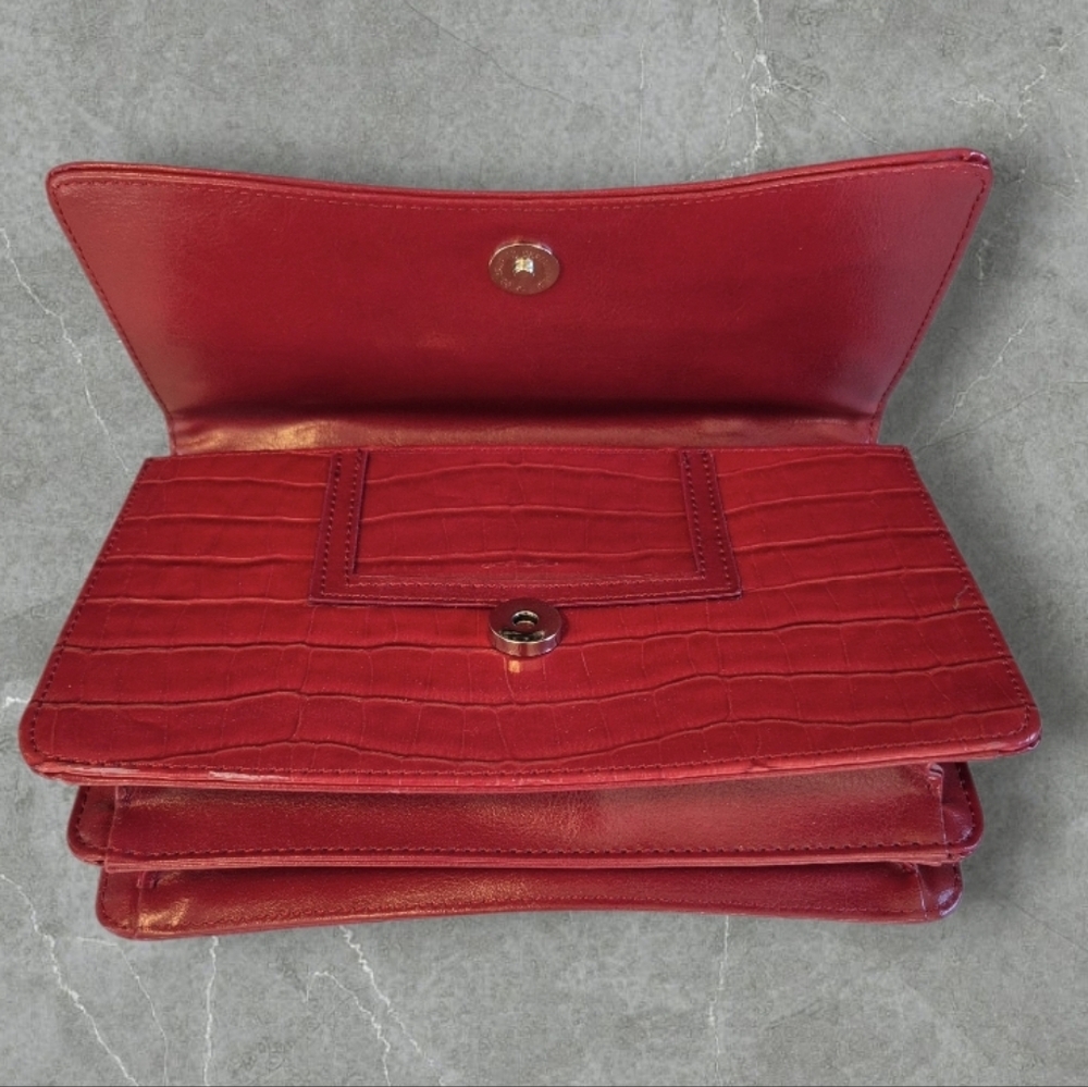 Brighton Red Croc Embossed Leather Signature Heart Detail Crossbody/Handbag EUC - Picture 8 of 11